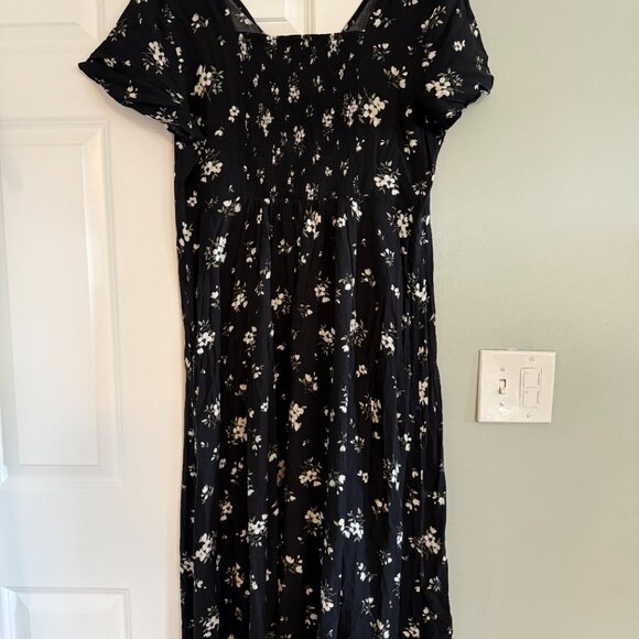 Old Navy Black Floral Fit & Flare V-Neck Midi Dress - Picture 2 of 4